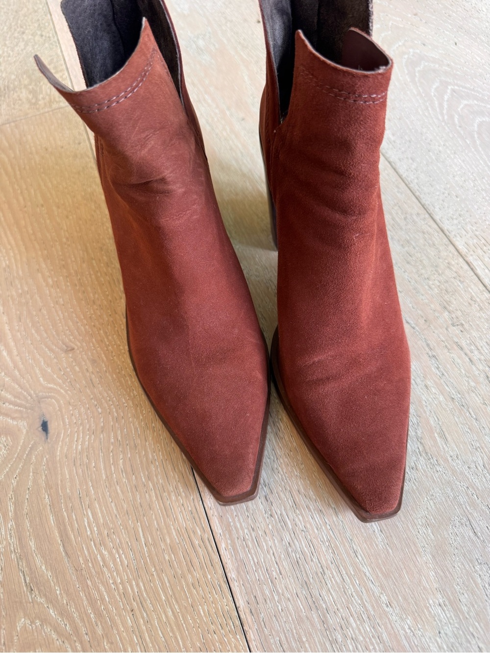 👢 Vince Camuto Welland Suede Pointed-Toe Ankle Boots 9M/40